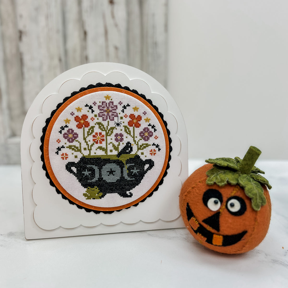 Arched Scallop Cross Stitch &amp; Embroidery Display-Pre Painted