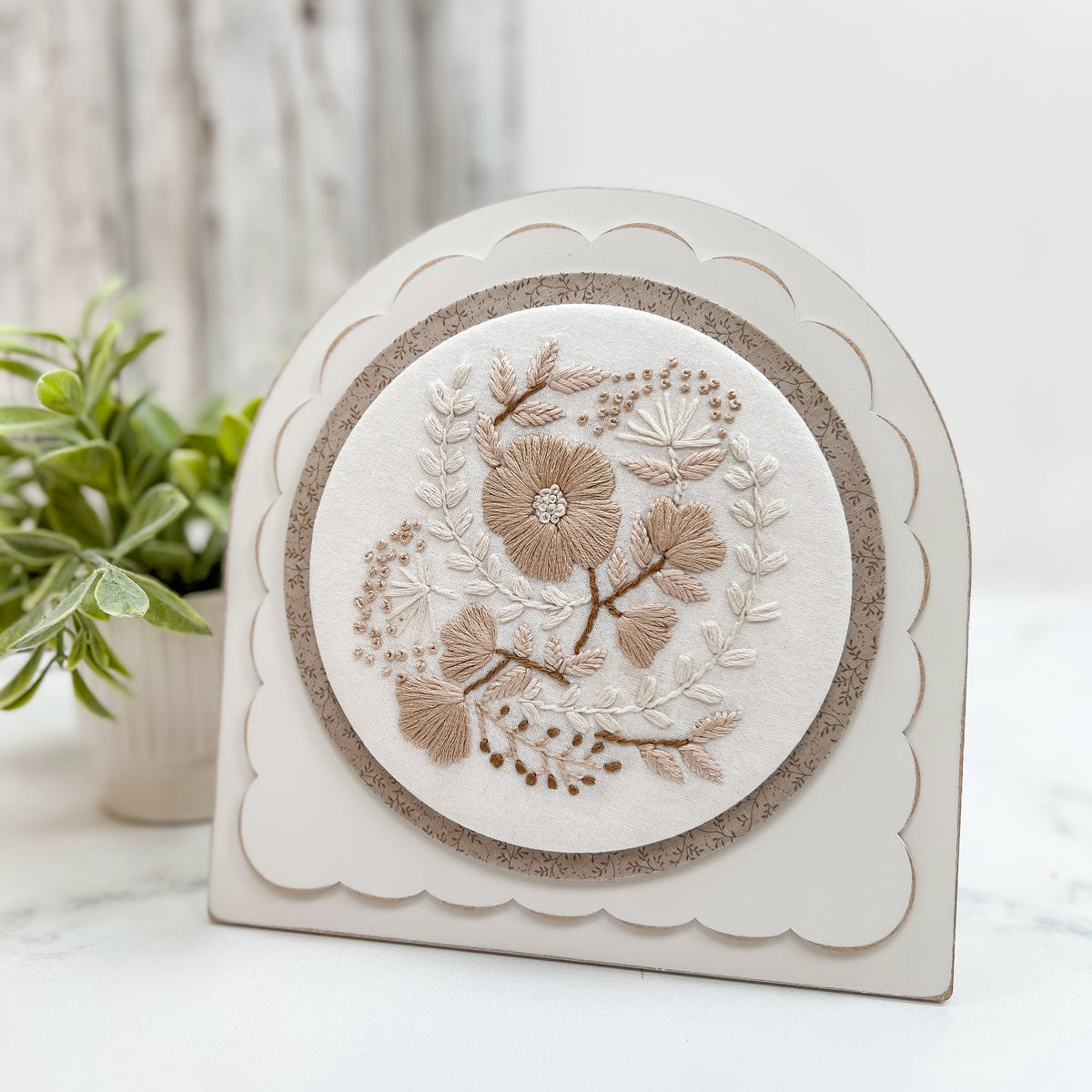 Arched Scallop Cross Stitch &amp; Embroidery Display-Pre Painted
