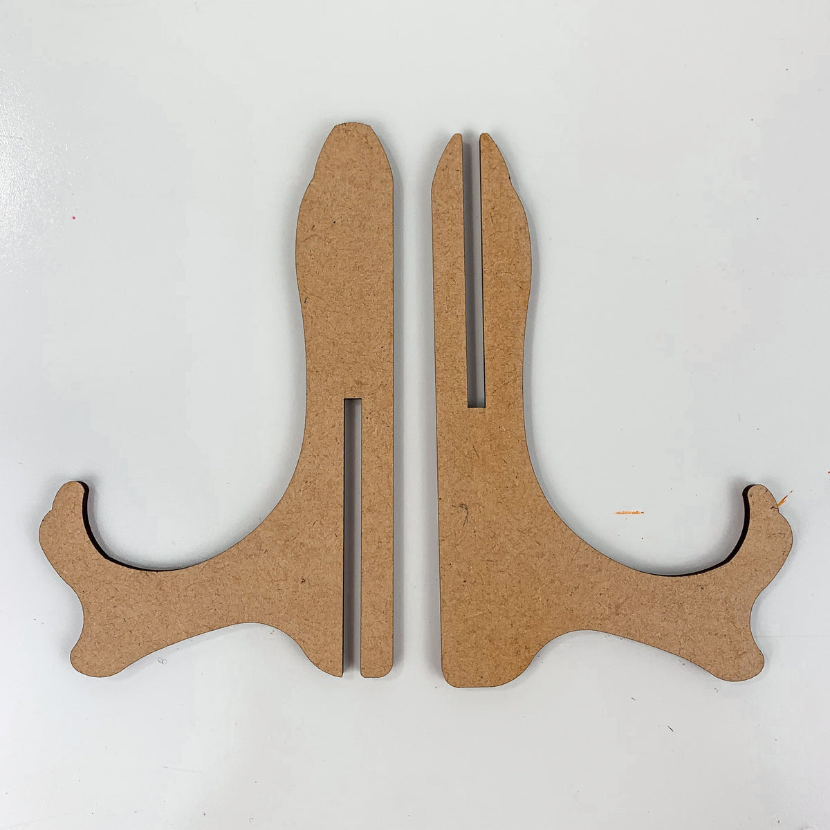 Small wood plate holder for displaying small signs. For use with styling tiered trays, mantels, and shelves.