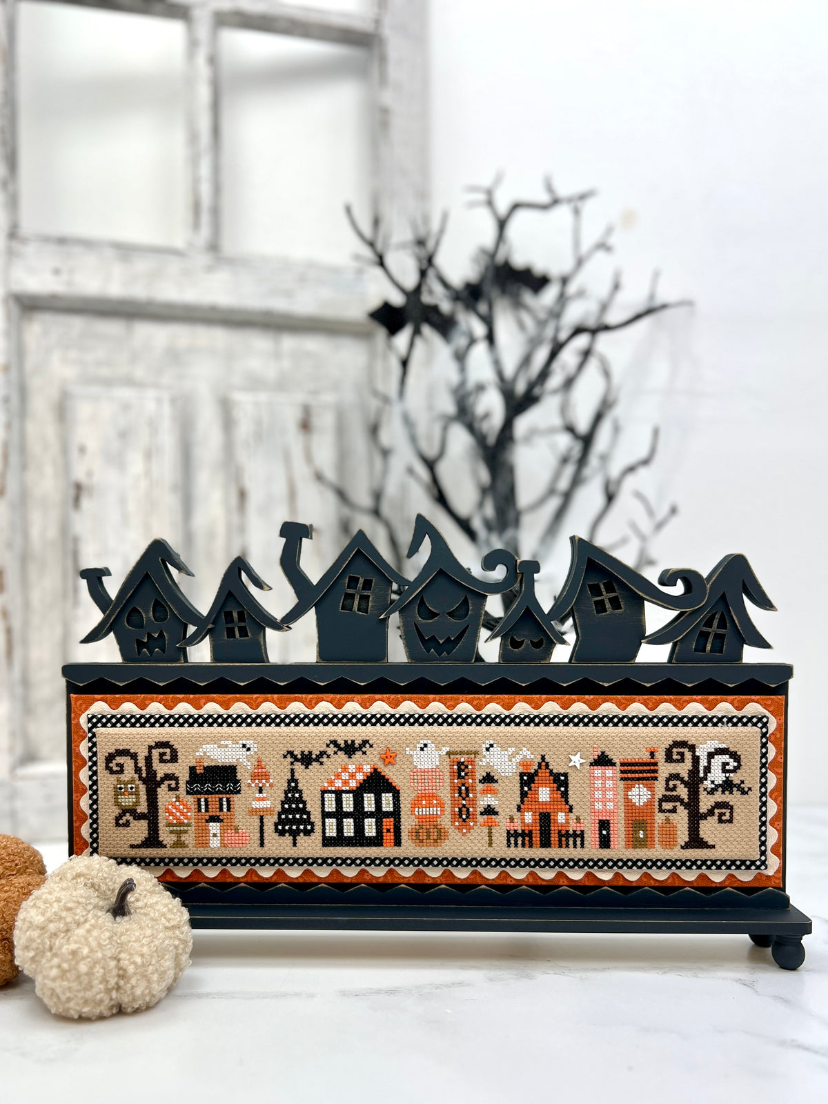 Spooky Rooftops Spooky Rooftops Fabric Finishing Kit - Paisleys and Polka Dots