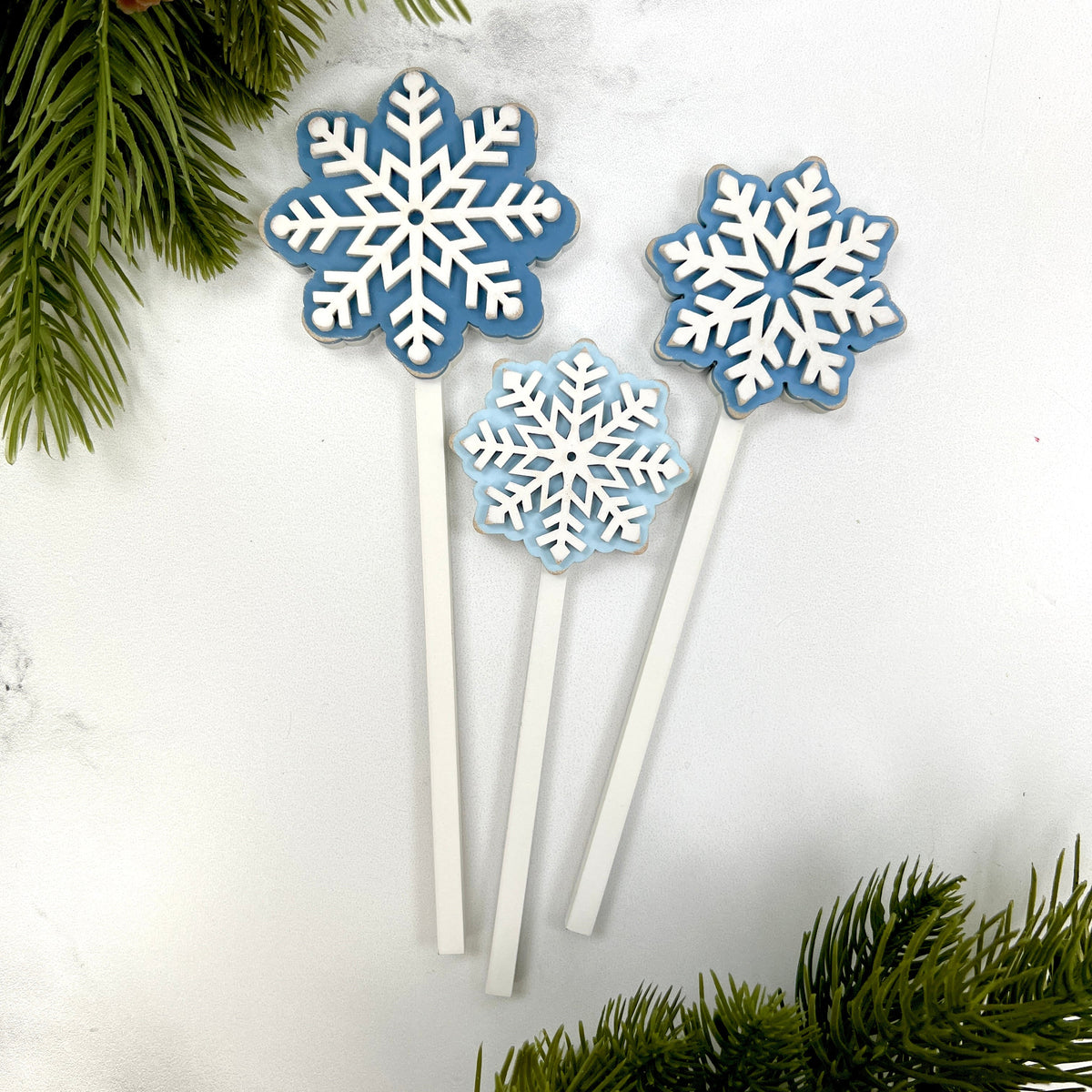 blue and white wood decor snowflakes 