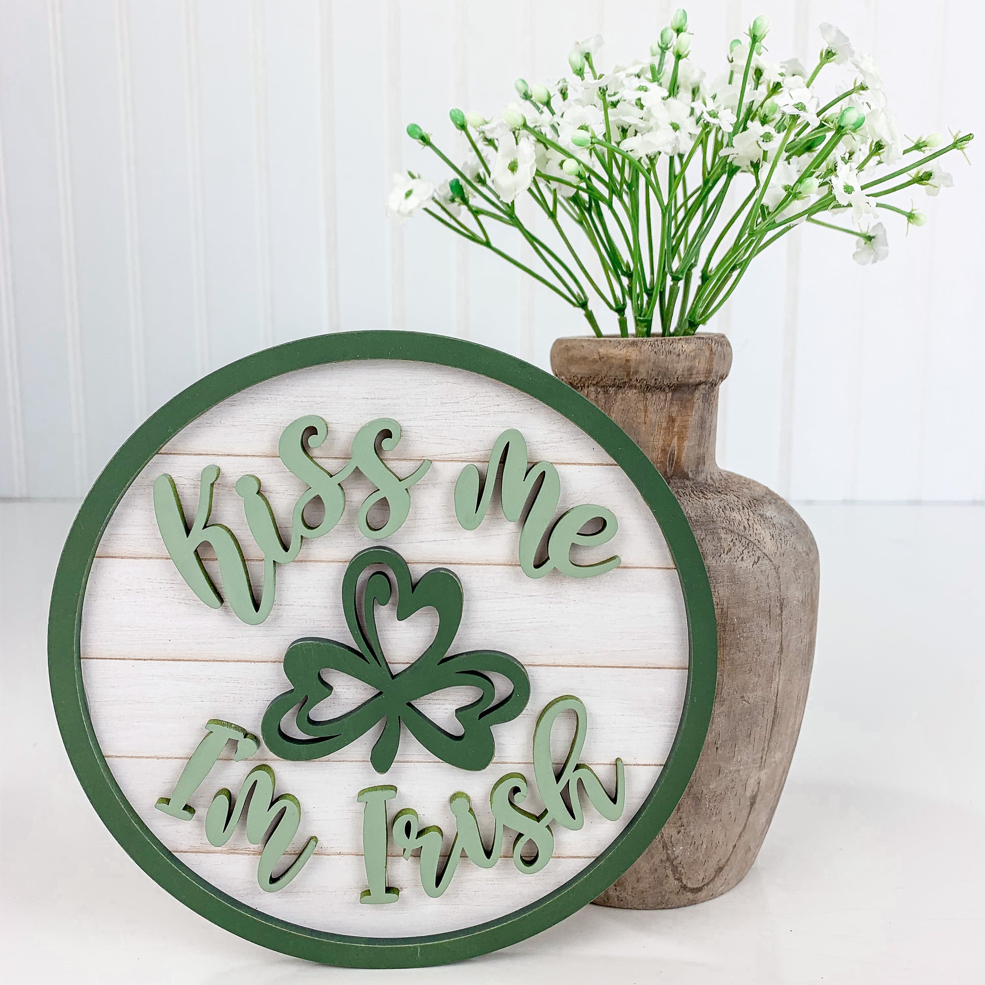 Round wood shiplap sign for styling tiered rays, mantles, shelves, and more.  6 inch round wood sign.  St Patricks wood home decor.  Kiss Me I'm Irish home sign. 
