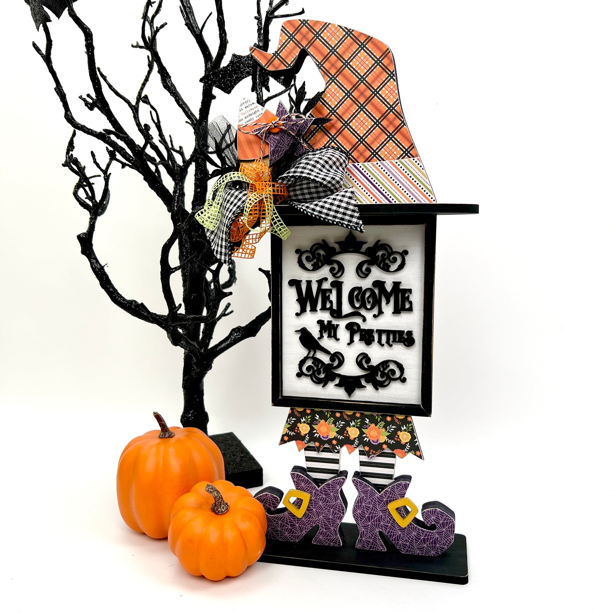 Welcome My Pretties witch wood Halloween decoration. 